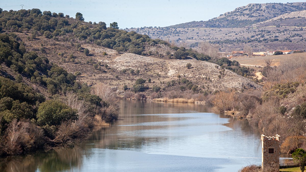 Panorámica de parte del trayecto que cubrirá el barco entre Soria y Los Rábanos.
