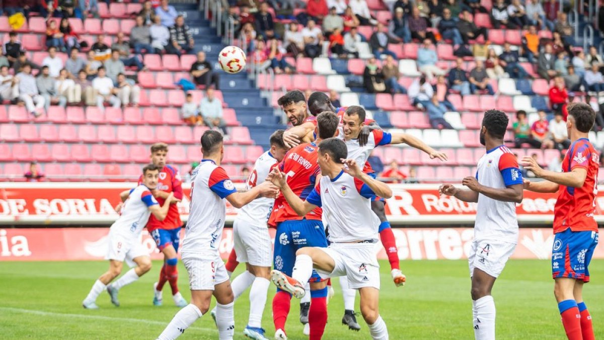 Imagen del Numancia-Langreo de la primera vuelta cuando los asturianos sacaron un punto de Los Pajaritos.