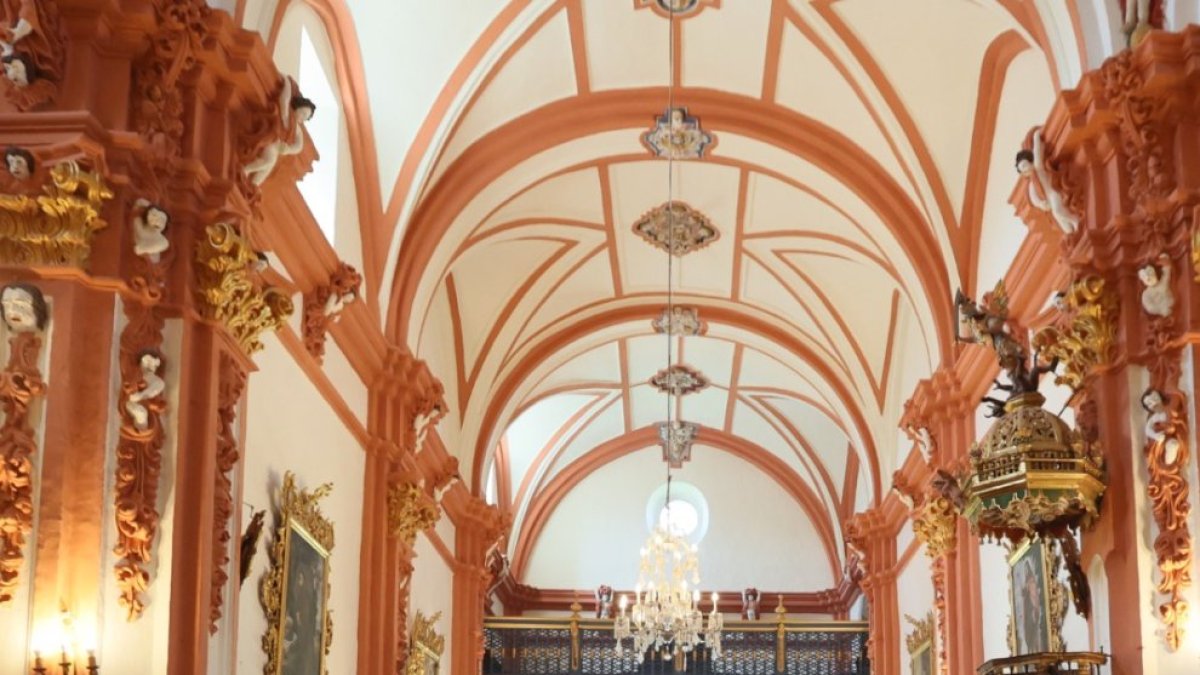 Interior de la ermita del Mirón.