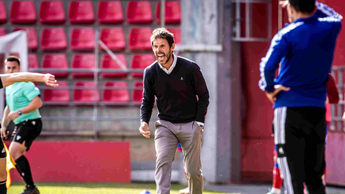 Aitor Calle en el decepcionante empate de la pasada jornada ante el Llanera.