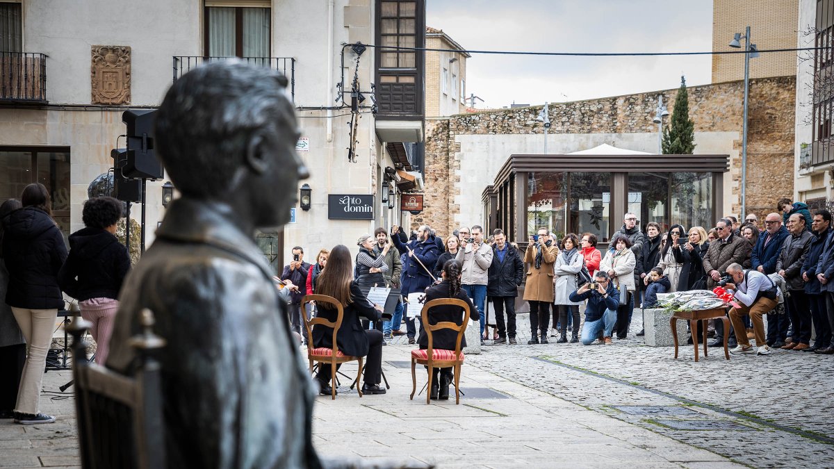 El instituto y la fundación Antonio Machado han recordado al poeta en el aniversario de su fallecimiento.