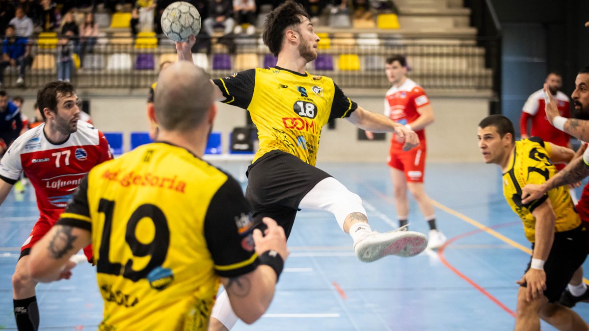 El Balonmano Soria sigue firme al frente de la clasificación.