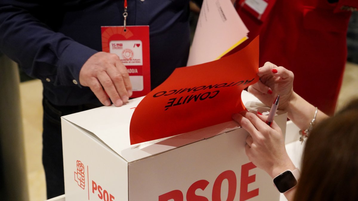 Votaciones en la segunda jornada del XV Congreso Autonómico del PSOE de Castilla y León