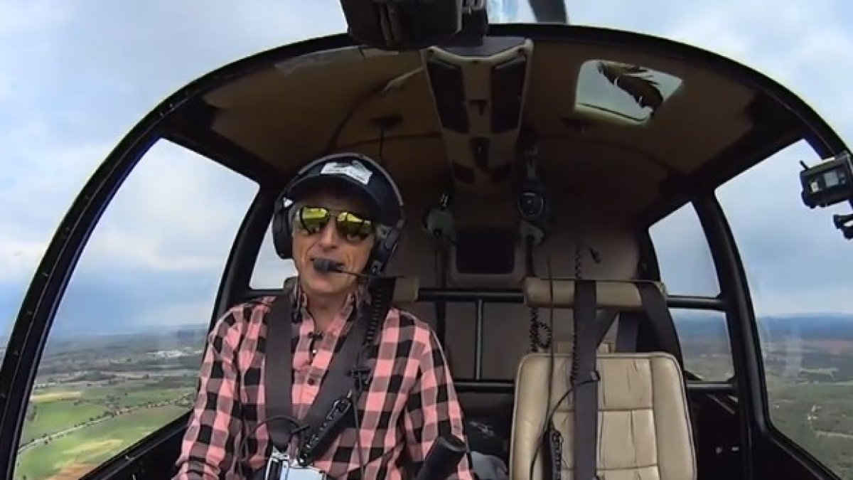 Jesús Calleja sobrevolando Soria en helicóptero en un capítulo de 'Volando voy'.