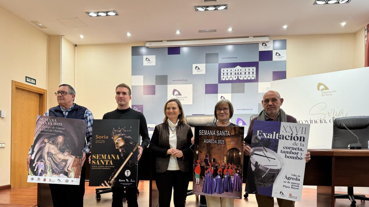 La diputada de Turismo junto a los miembros de las cofradías de Soria, El Burgo y Ágreda.