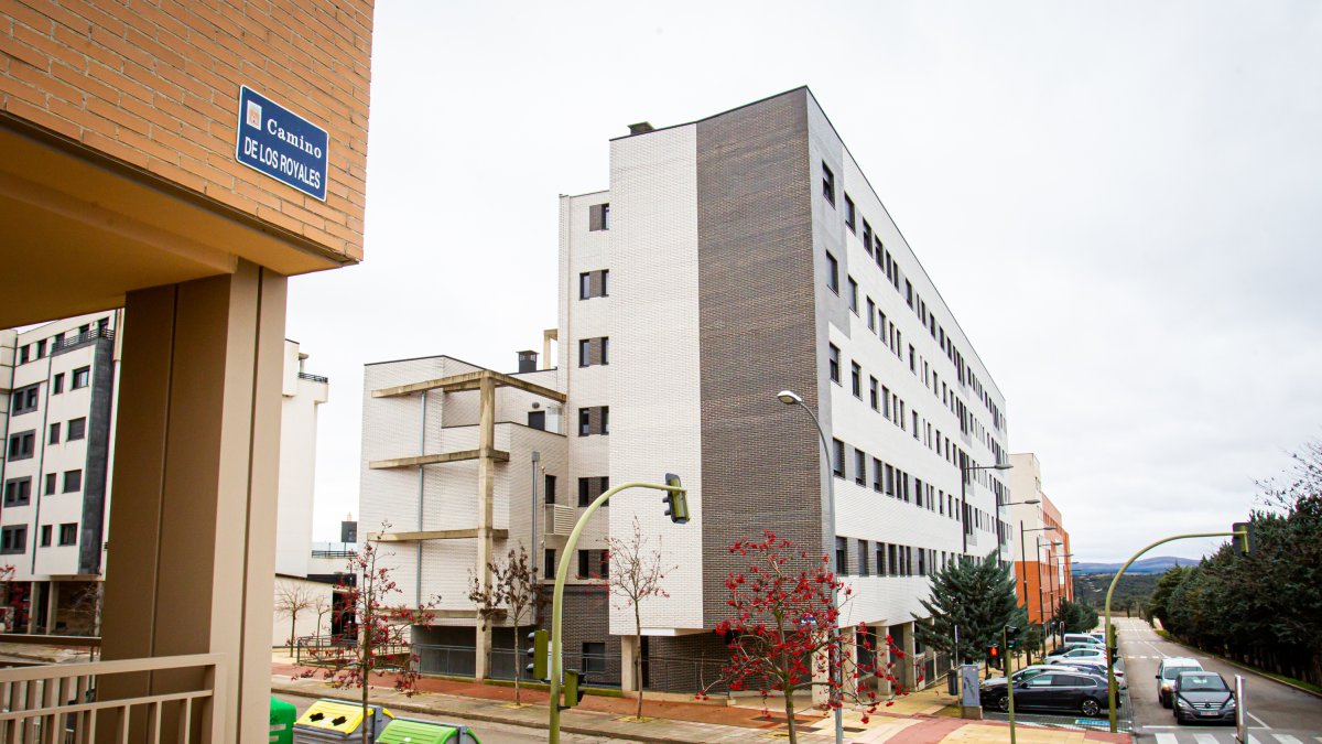 Edificio donde se ubica el centro cívico de Los Royales.