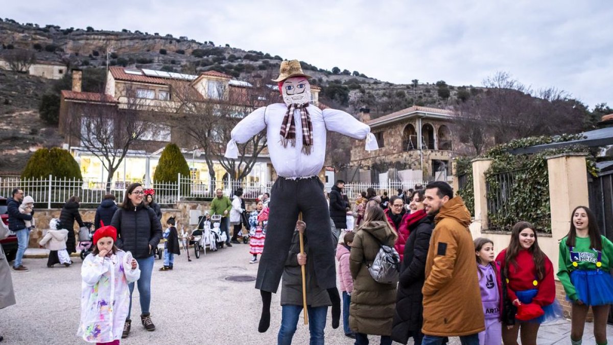 Tradición y disfraces en el Carnaval de Fuentetoba