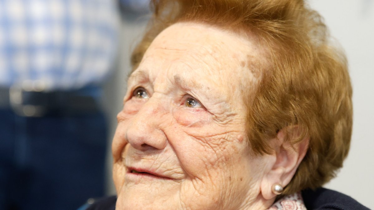 María Sánchez Moruga celebra sus 100 años desde la residencia El Parque.