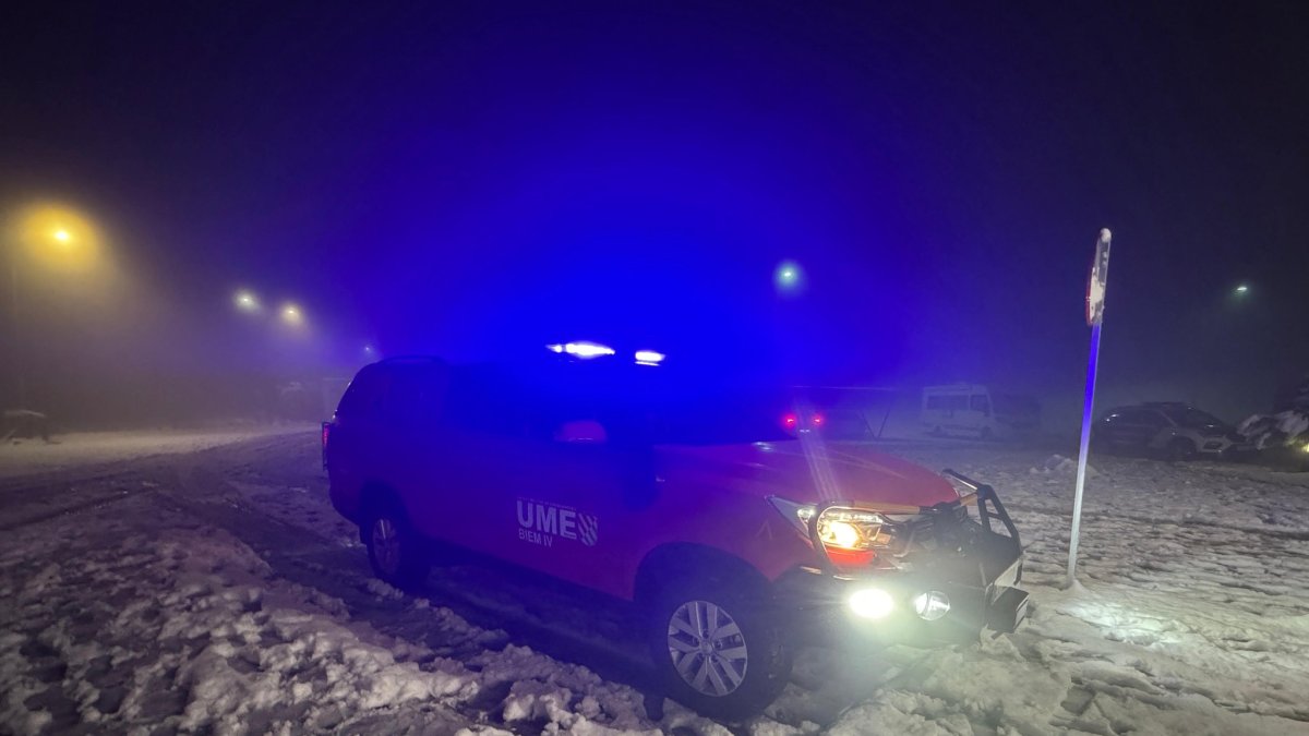 La UME con base en Zaragoza se desplazó anoche a Medinaceli para intervenir por la intensa nieve.