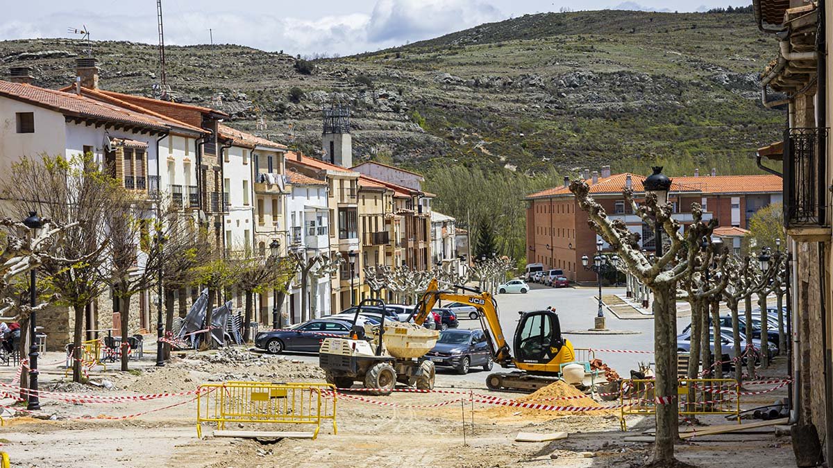 Obras en un pueblo en una imagen de archivo.