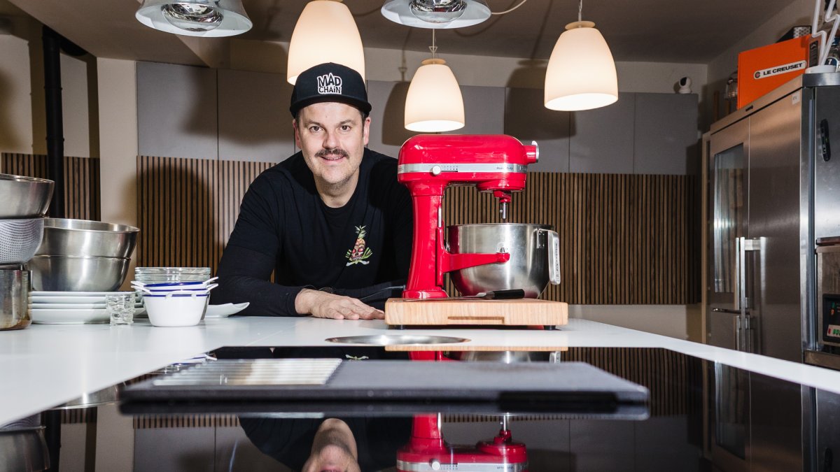 El cocinero soriano, Marcos Garcia (Markocinando) en su cocina taller