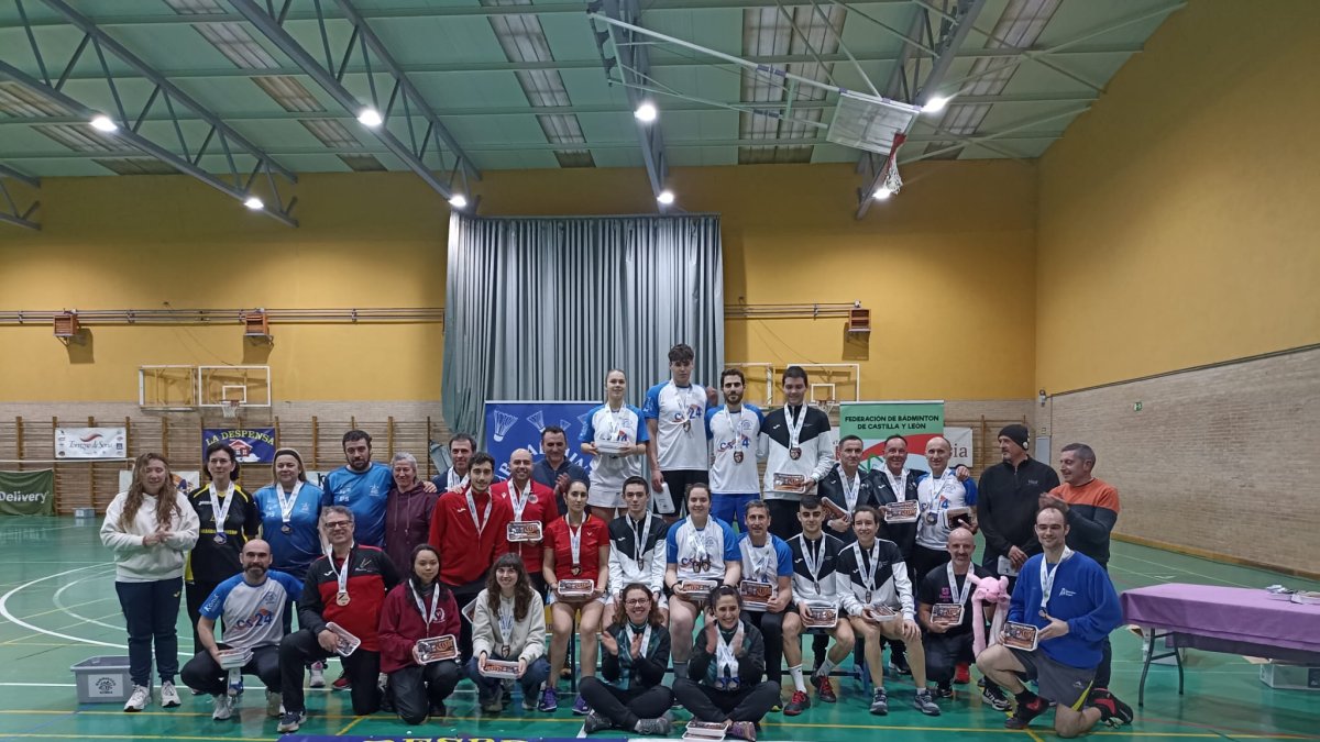 Foto de familia de los participantes en el Torneo del Torrezno.