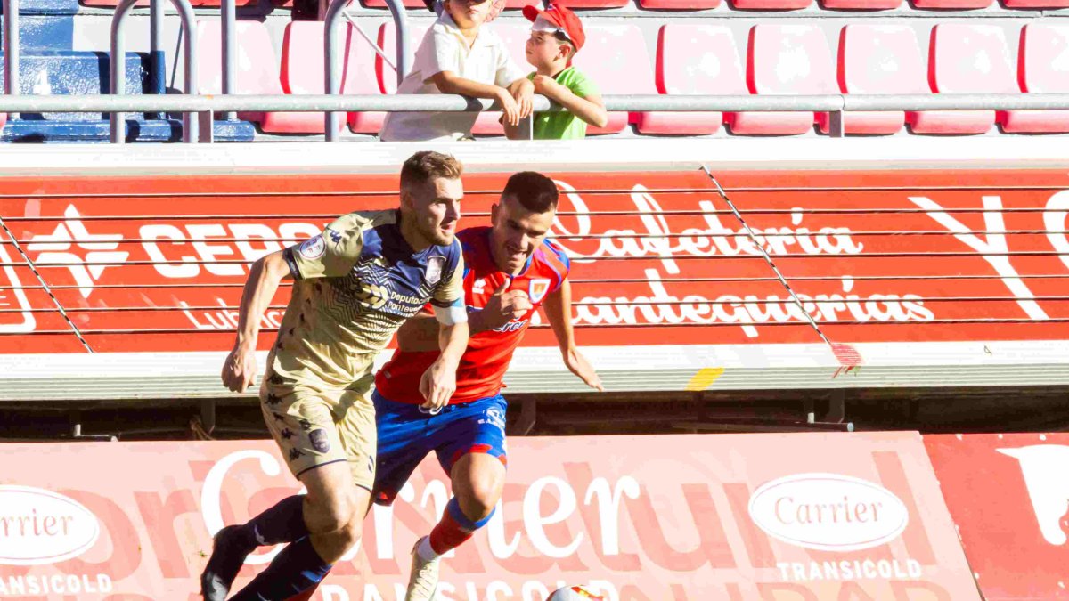 Imagen del partido de la primera vuelta entre Numancia y Pontevedra en Los Pajaritos.