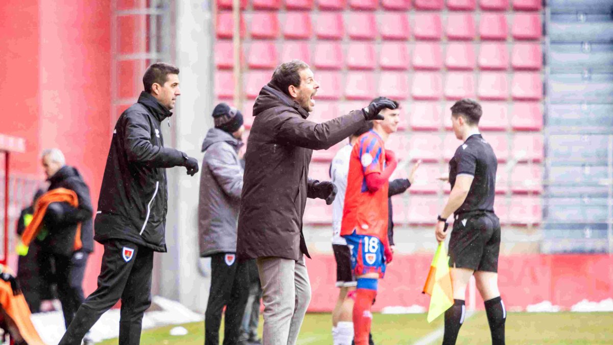 Aitor Calle en el último encuentro en Los Pajaritos ante el Salamanca.