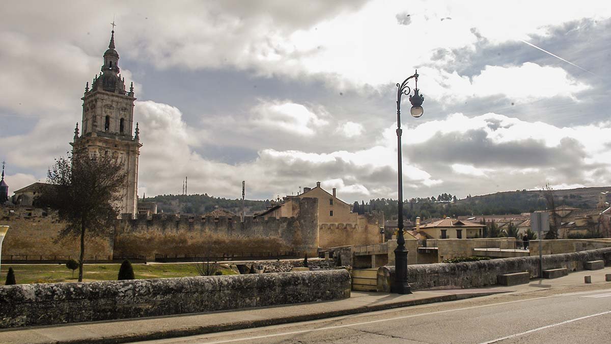 El Burgo acomete un cambio de luminarias.