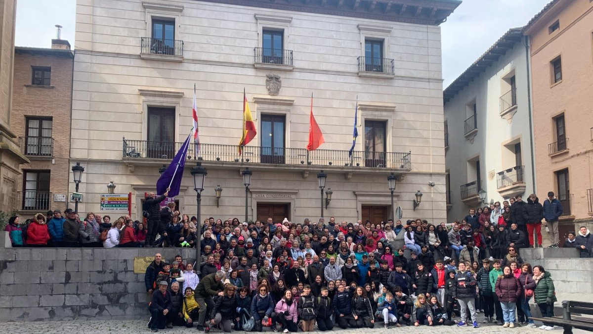 Foto de grupo de los participantes en la peregrinación.