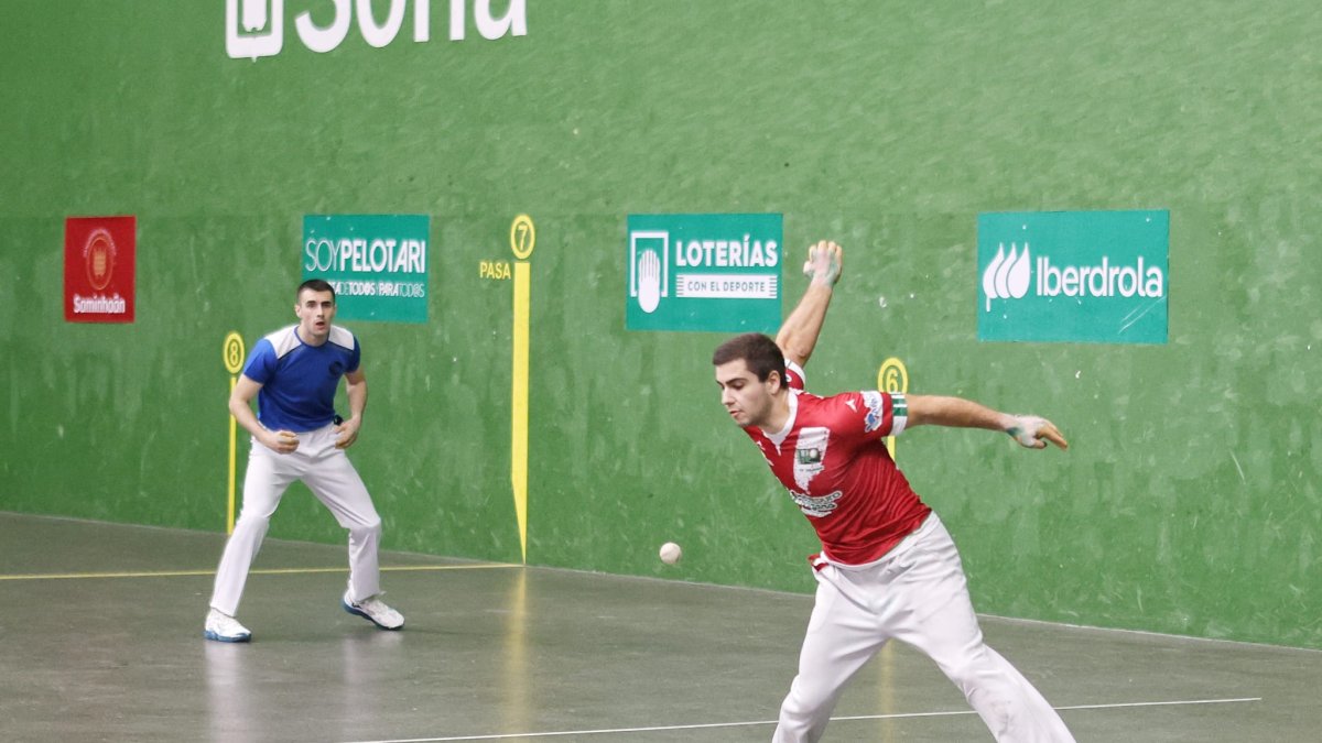 Imagen de la final por el ascenso a Primera entre el CP Urbión y el Lagunak.
