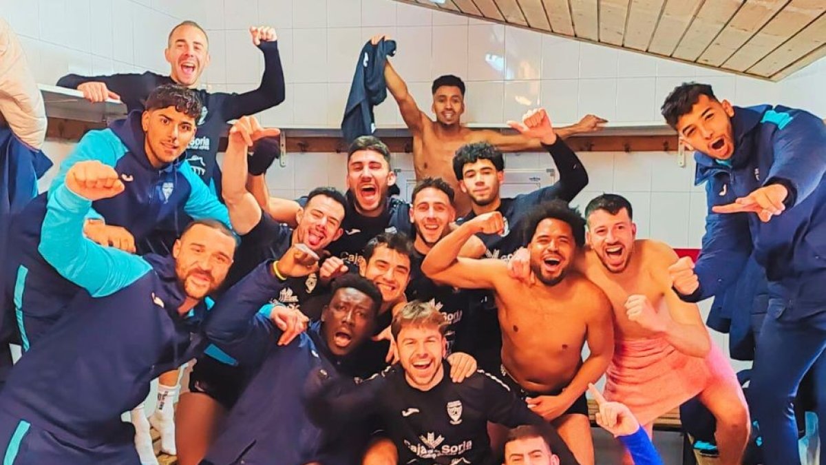El equipo masculino del C.D. Camaretas celebra el triunfo del pasado fin de semana.