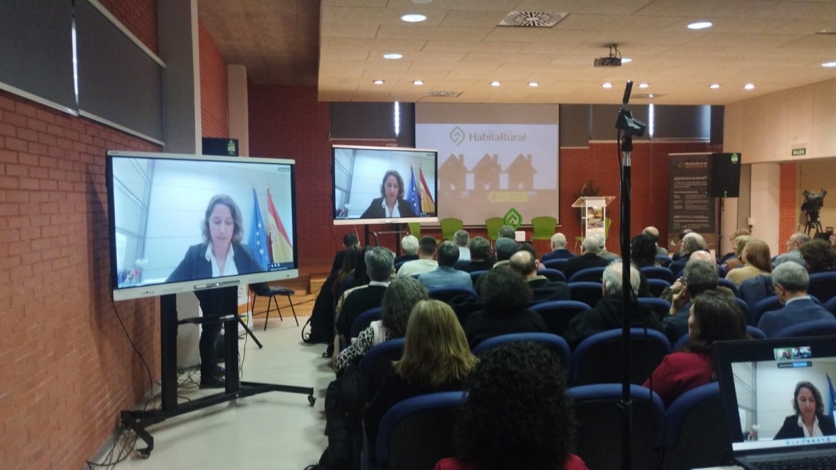 Una de las ponentes en la jornada de ayer en San Esteban.