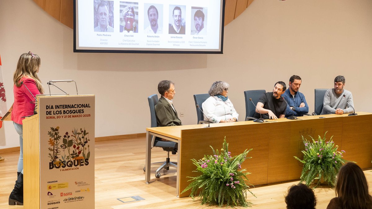 Alrededor de 125 personas asistieron a la jornada del jueves sobre el Día Internacional de los Bosques