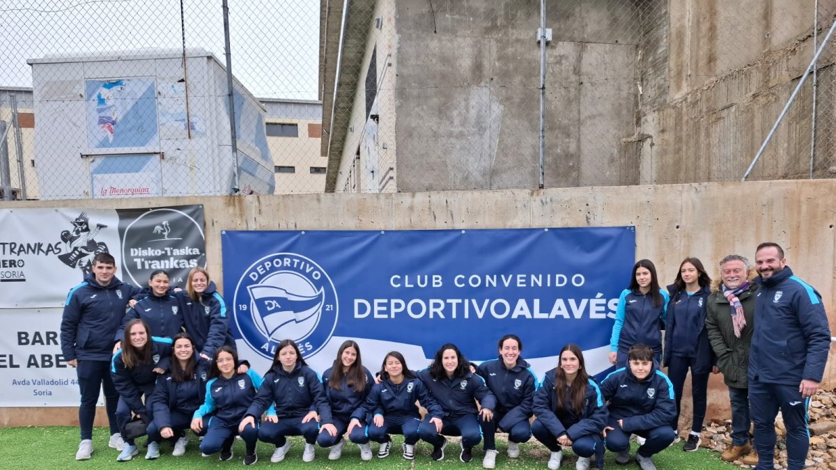 El equipo femenino del C.D. Golmayo Camaretas durante la jornada.