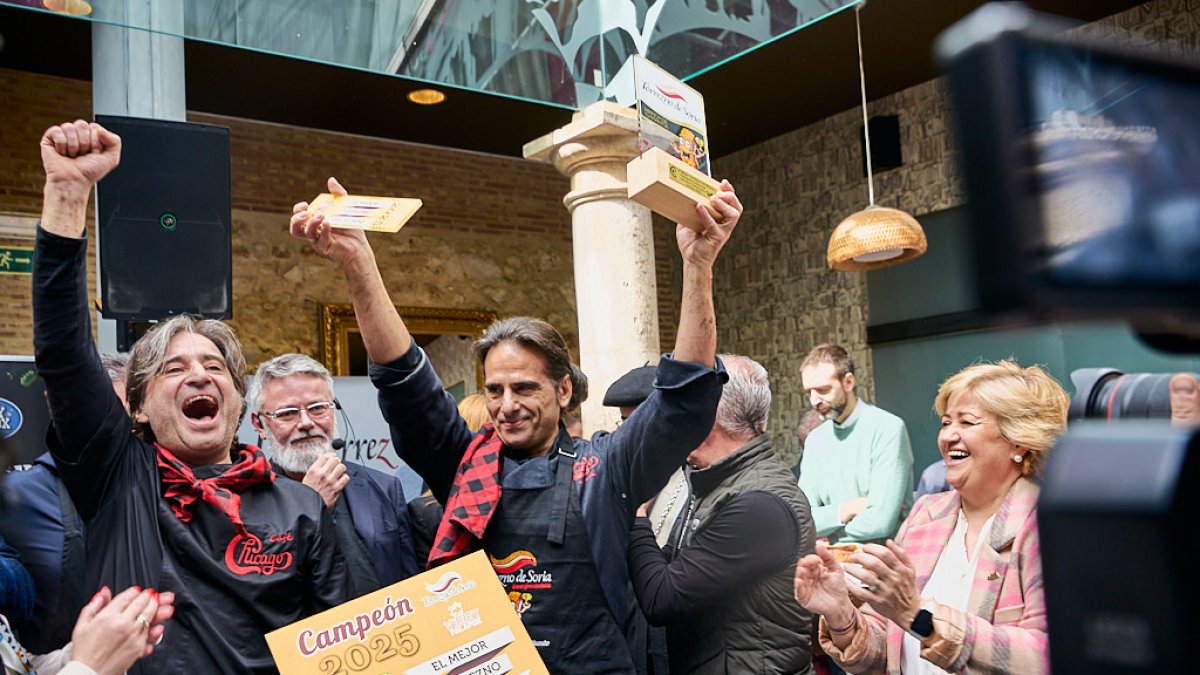 Los hermanos Calvo celebran la victoria.