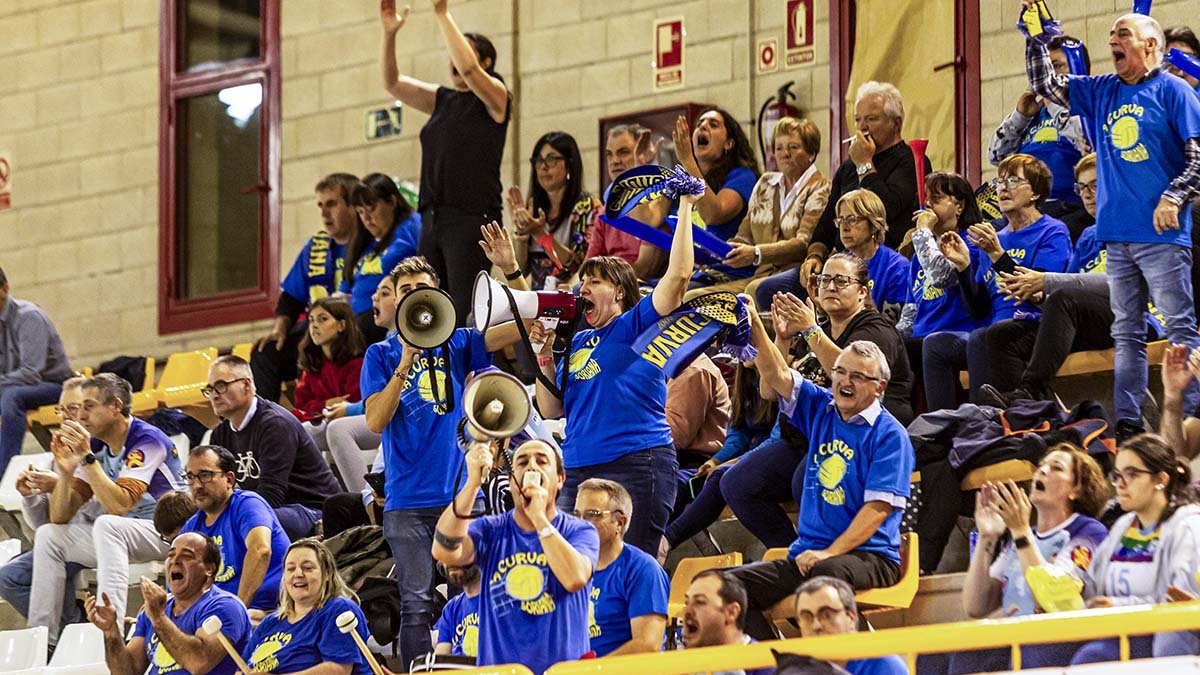 Los aficionados celestes deben llevar en volandas al Grupo Herce en los cuartos de final ante Melilla.