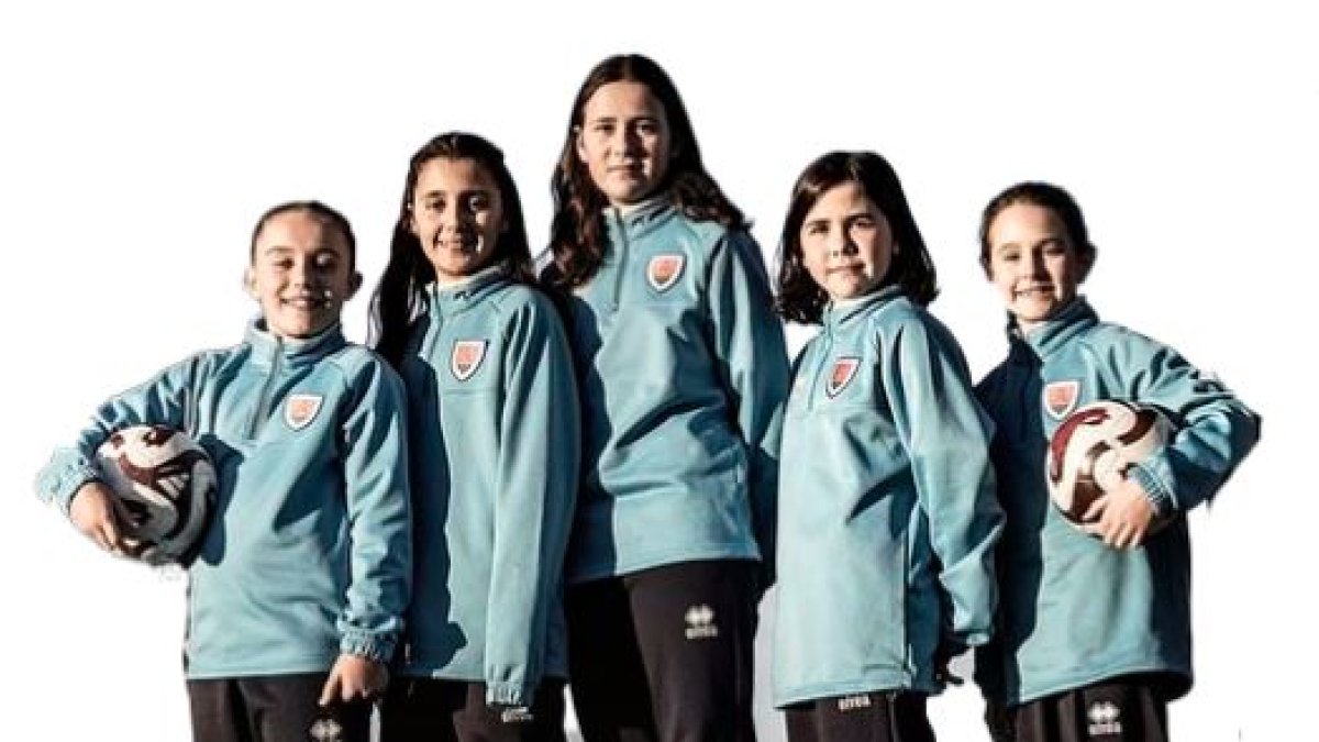 Las niñas que actualmente integran la sección femenina del Numancia.