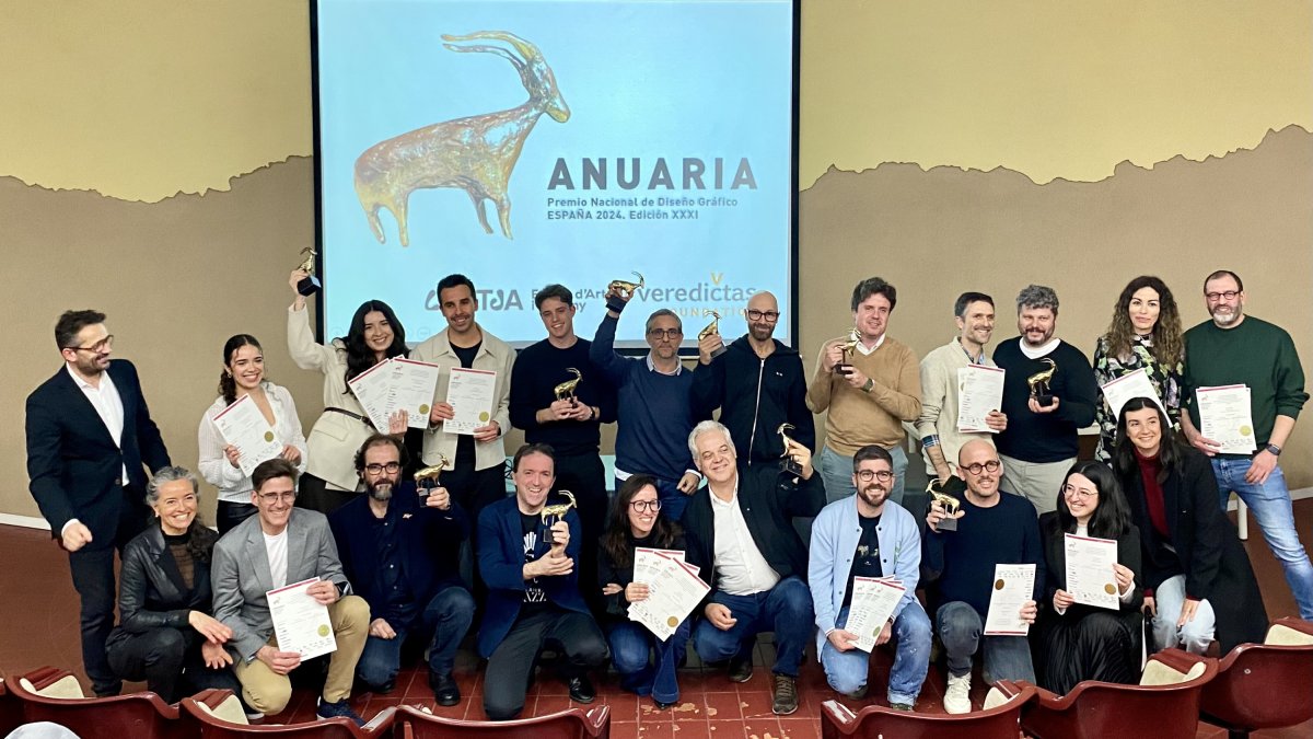 Foto de familia de los premios.