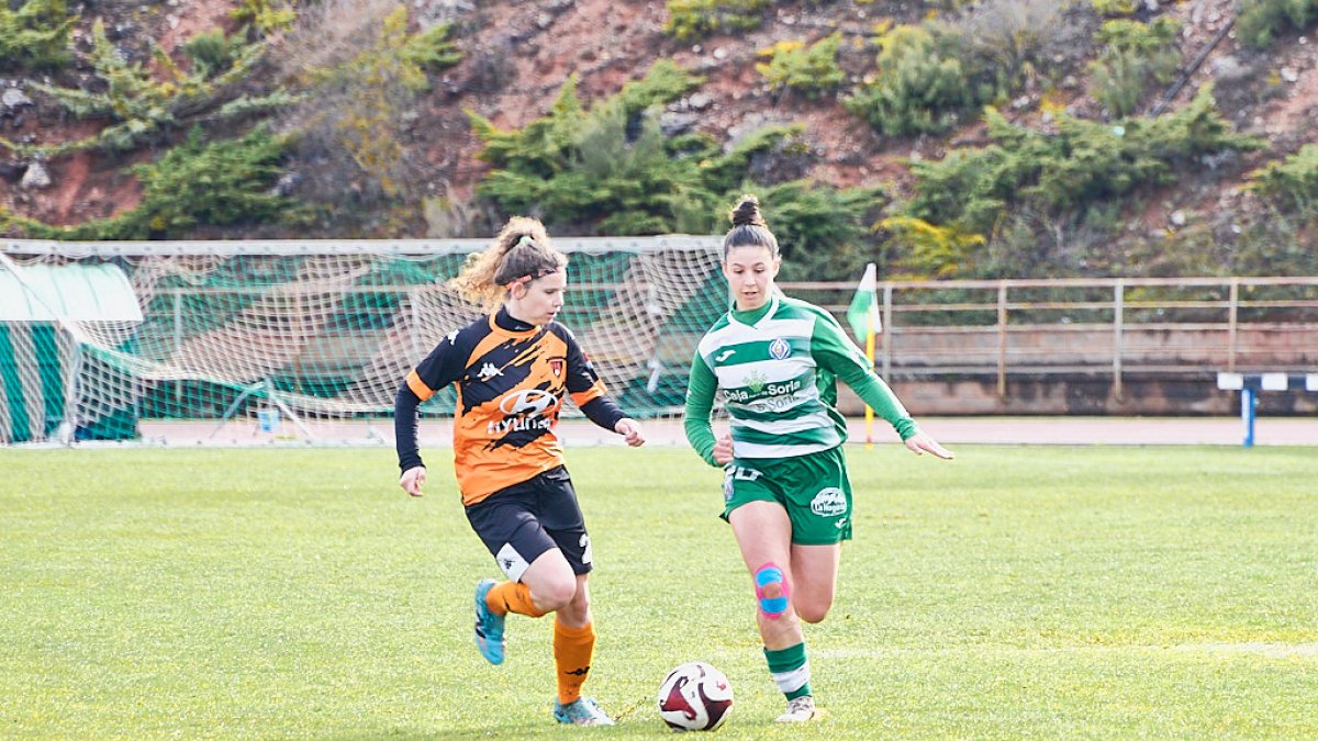 Una jugadora del San José durante un partido en Los Pajaritos.