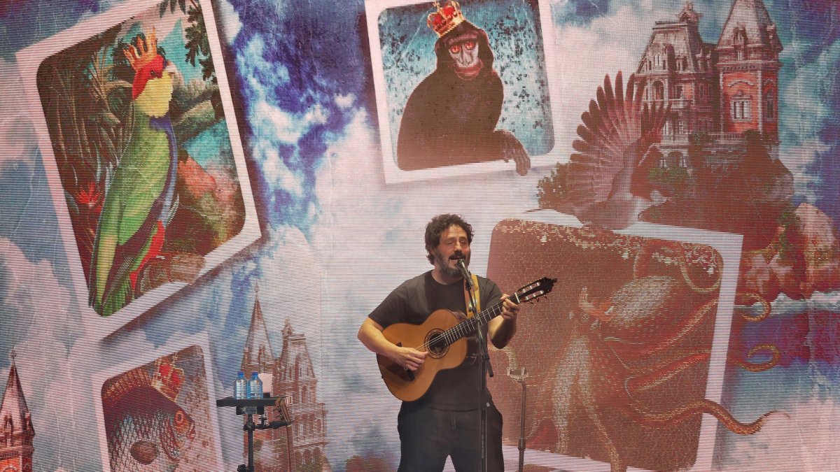 El cantautor y compositor El Kanka en su actuación en el Palacio de la Audiencia.