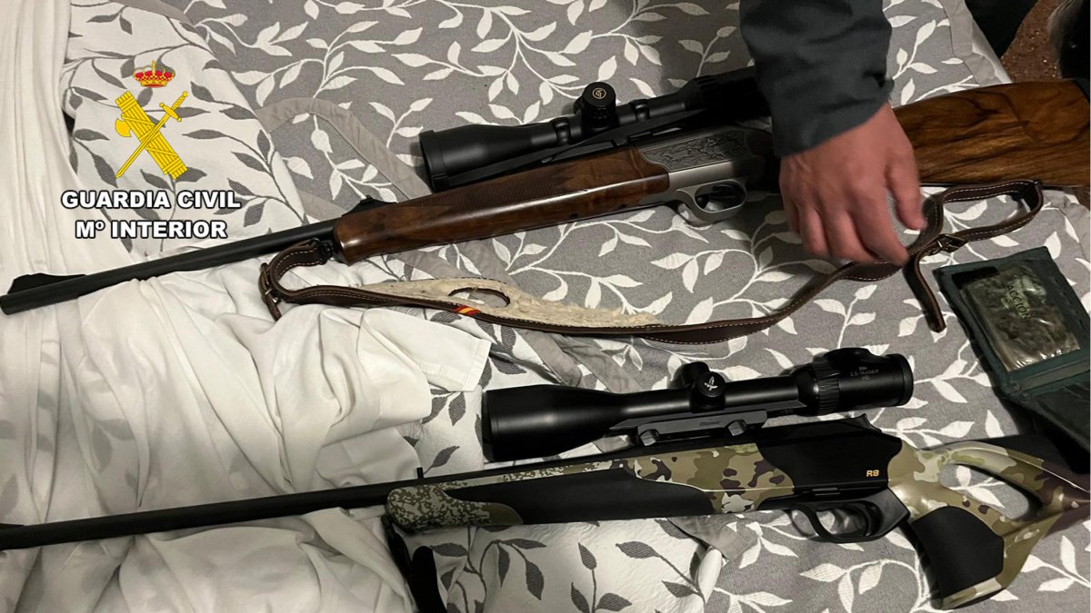 Armas incautadas al detenido.