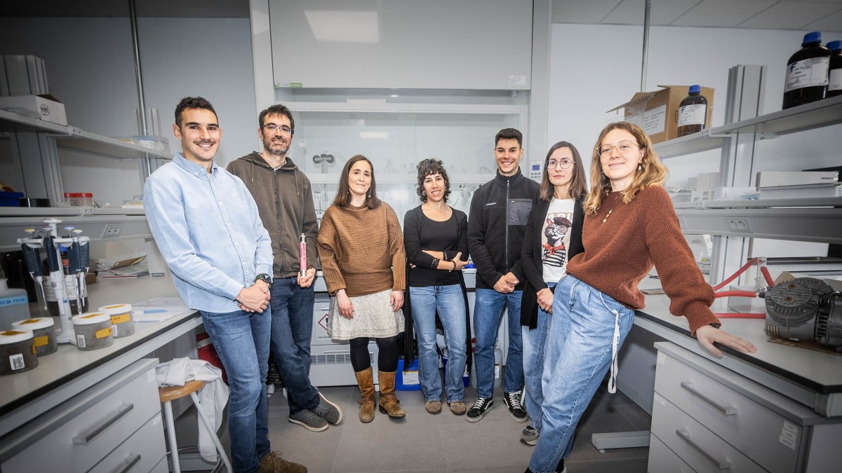 Equipo de científicos de Soria que estudian los contaminantes en la Antártida.