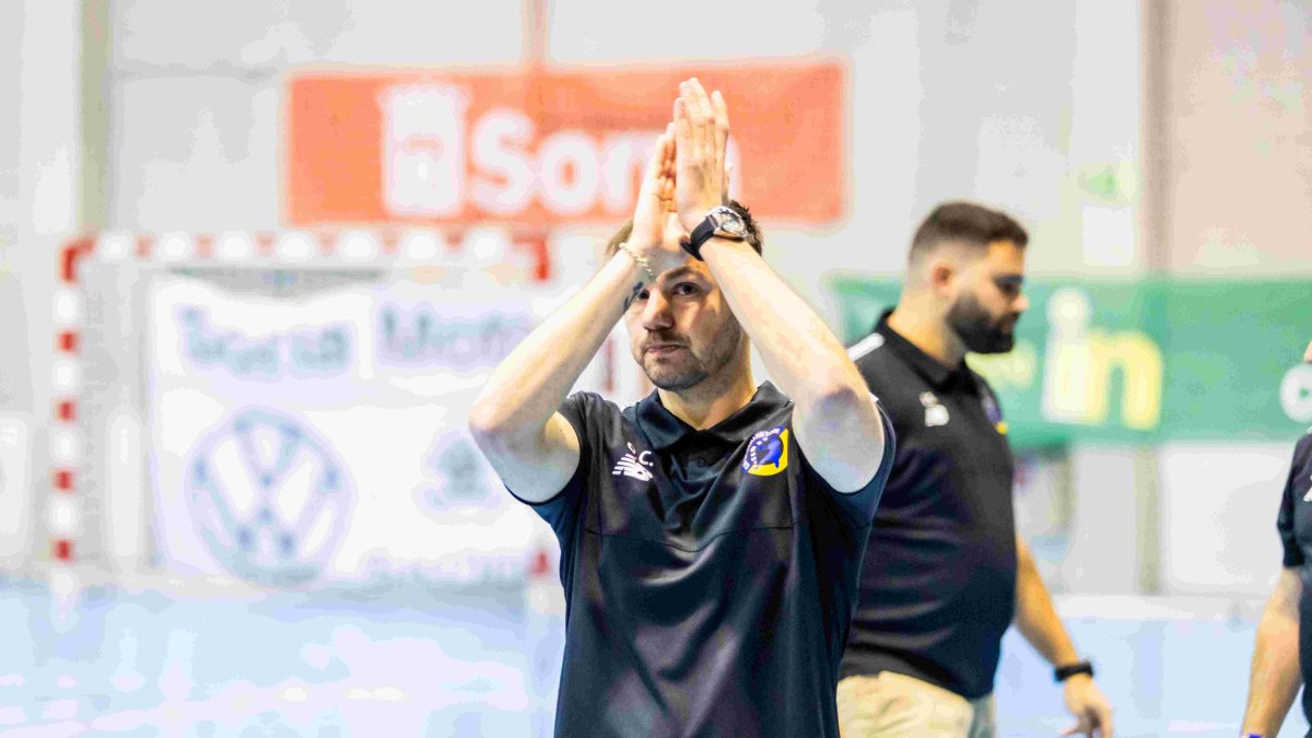 El entrenador del Club Balonmano Soria, Oriol Castellarnau, durante un partido.