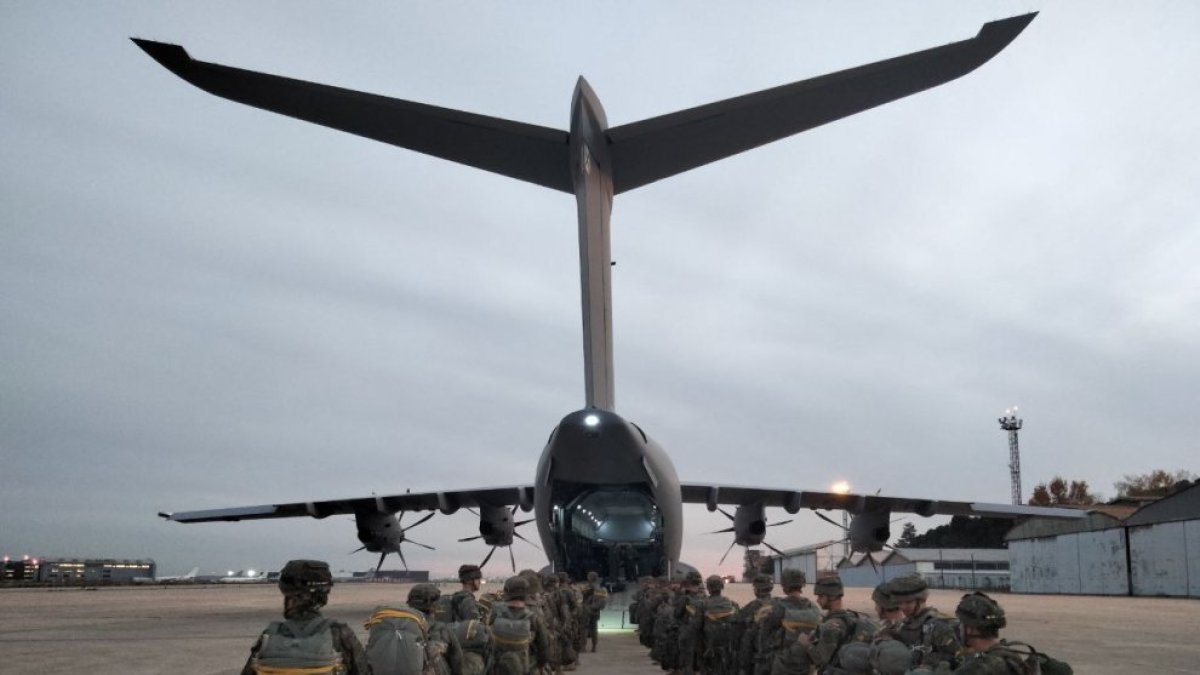 Maniobras de paracaidistas.