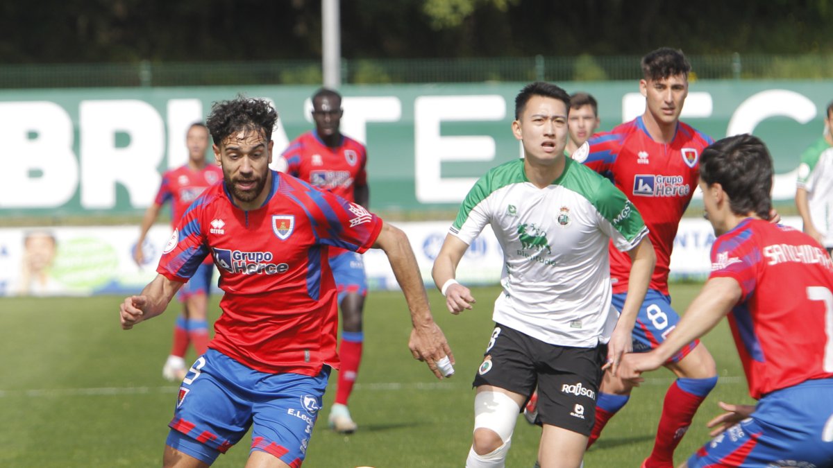 Dieste autor del gol del Numancia en la derrota por 2-1 ante el Rayo Cantabria.
