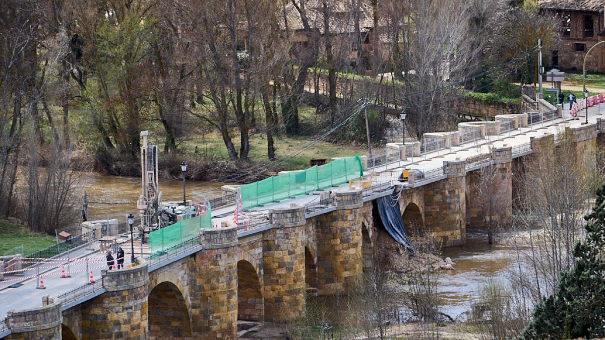 Impresionante vista del puente de San Esteban en obras.