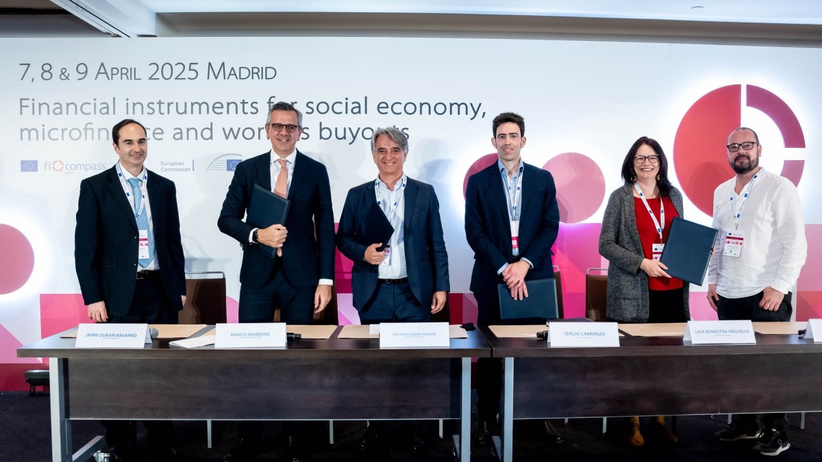 Los representantes del Fondo Europeo de Inversiones y el resto de entidades incluyendo a Sergio Cabrerizo de Soria Futuro.