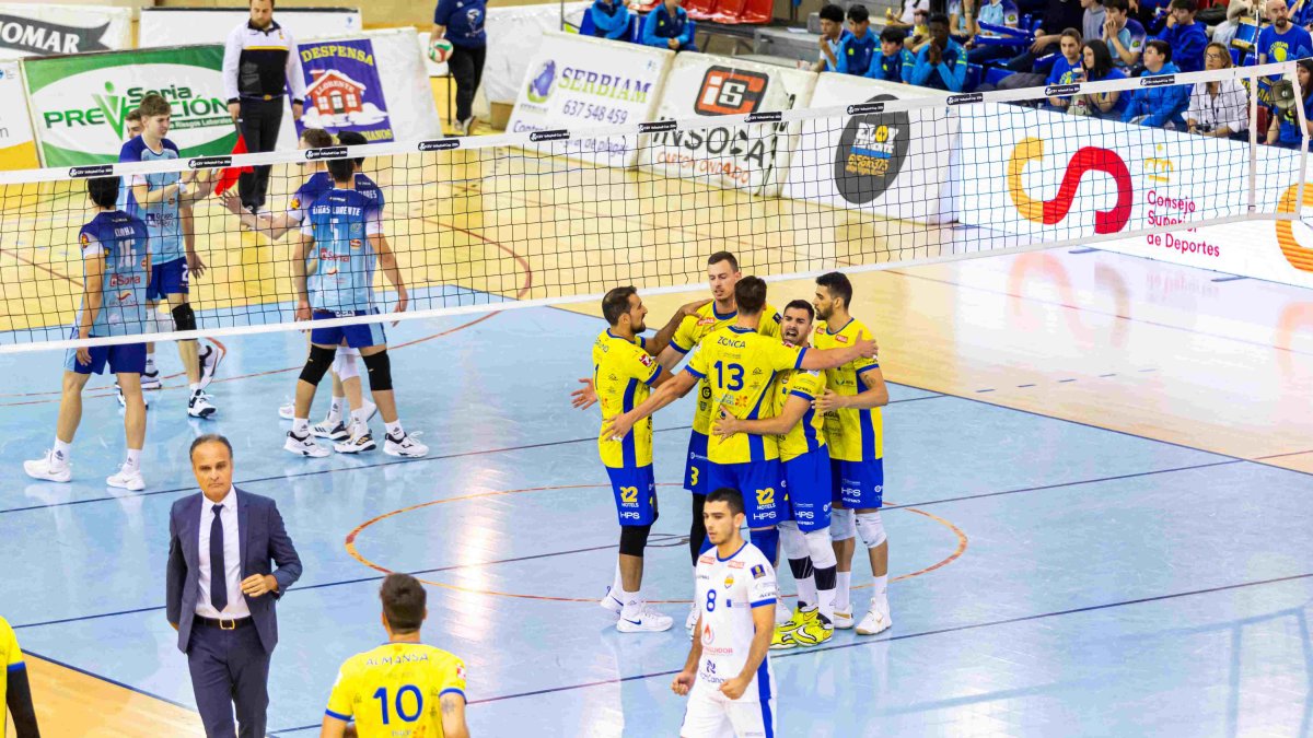 Guaguas se proclamaba campeón de la Superliga el año pasado en Los Pajaritos.