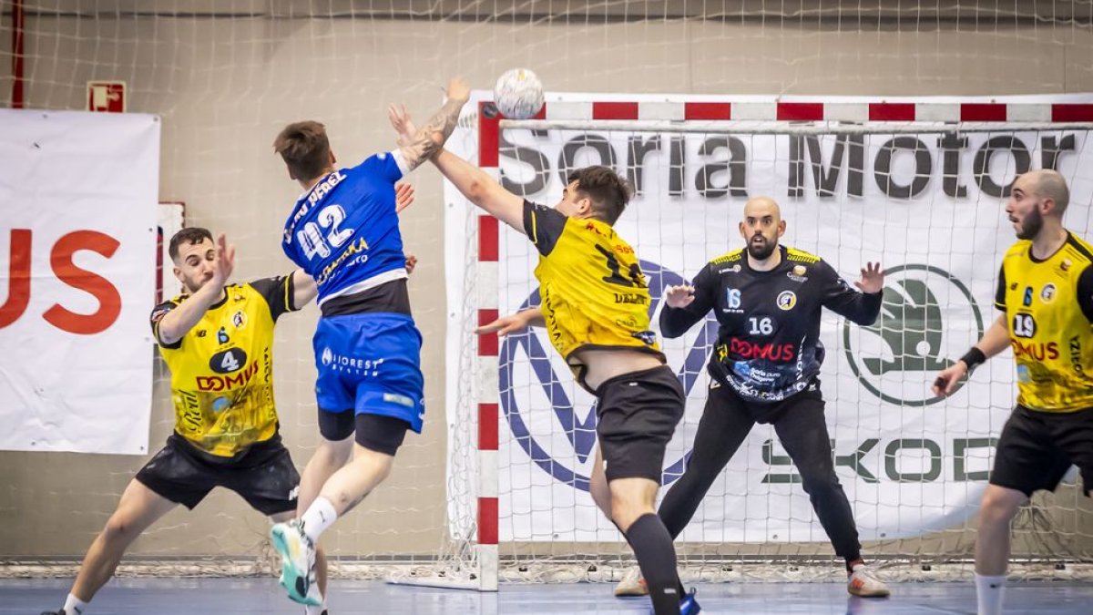 El portero catalán cumplirá su tercera temporada de amarillo.