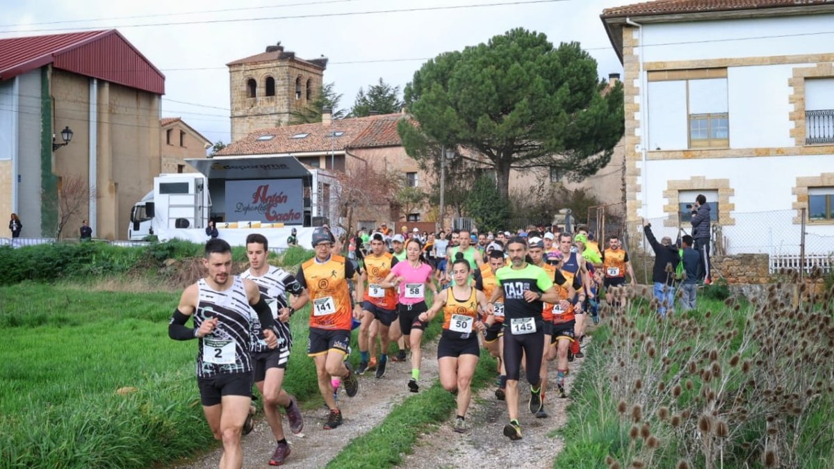 Los participantes en la prueba de Golmayo poco después de tomar la salida.