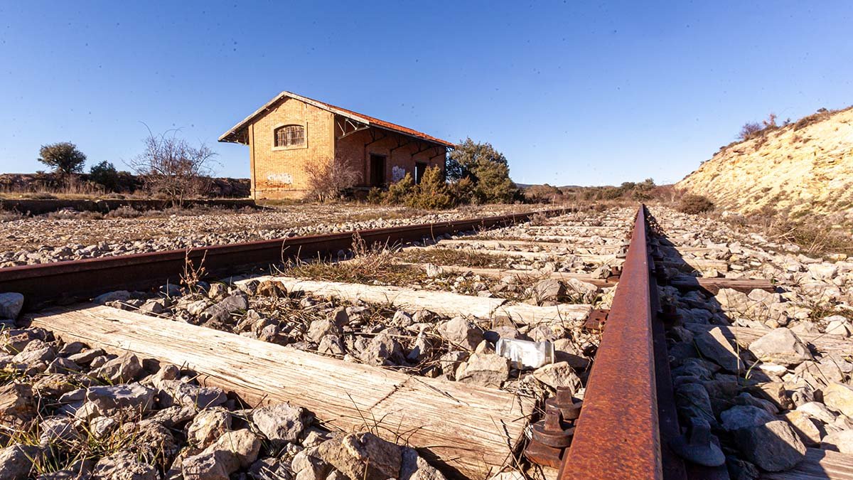 La vía abandonada de la Soria-Castejón en Aldealpozo