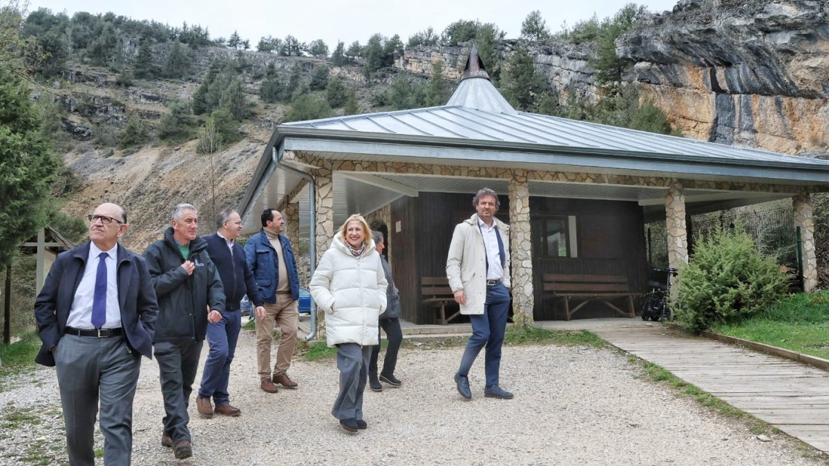 Visita a uno de los refugios de pescadores rehabilitados.