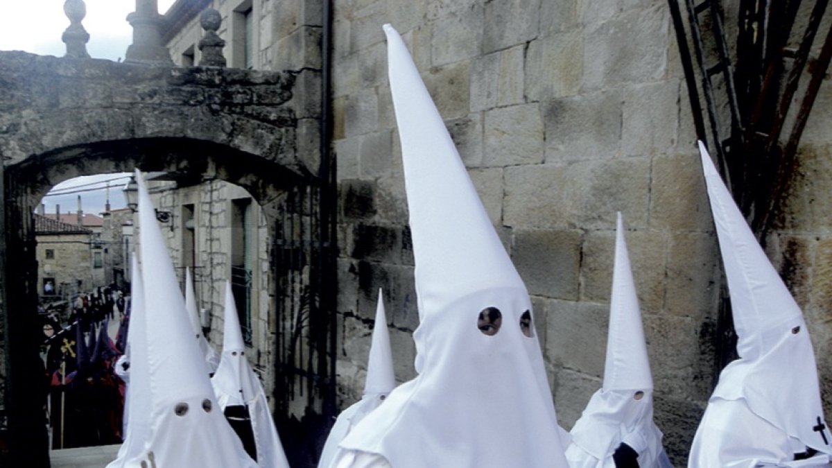 Cofrades de La Soledad en Covaleda.