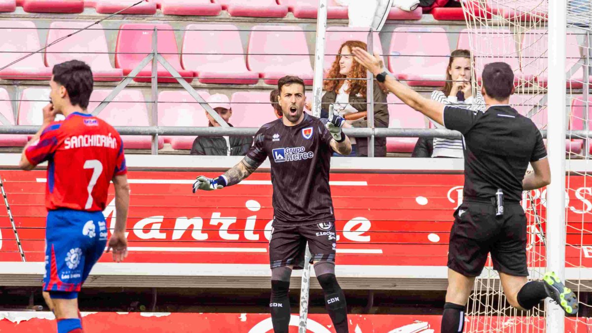 Dorronsoro recuperaba la titularidad en la portería del Numancia la pasada jornada.