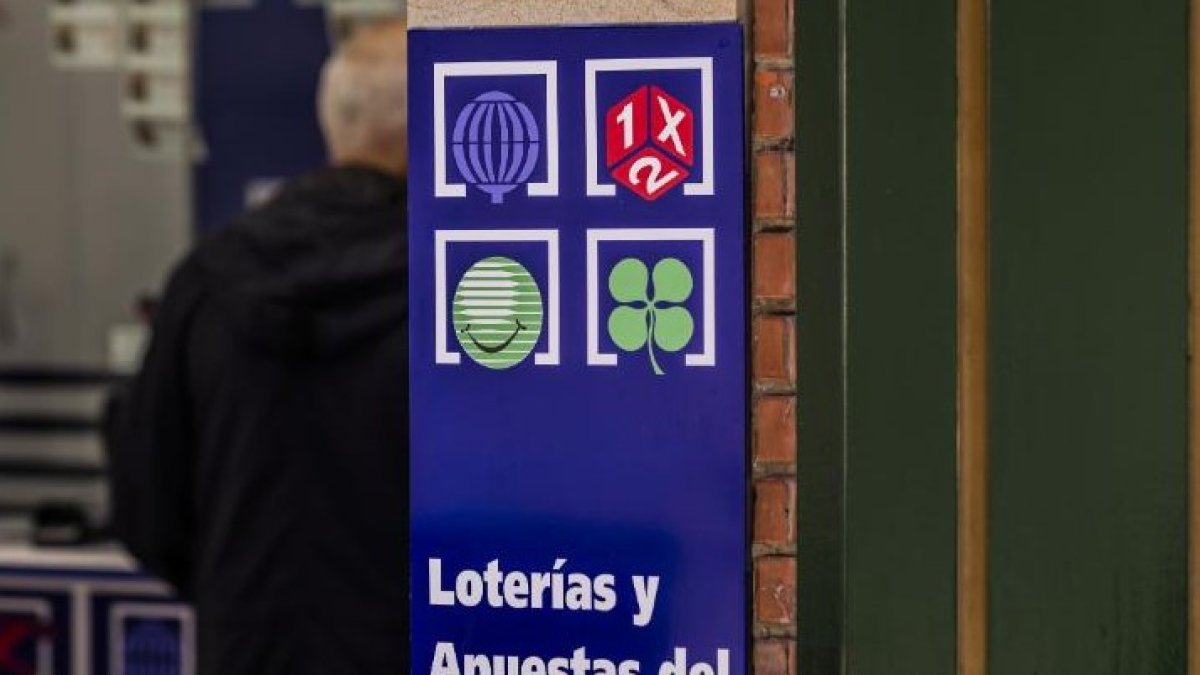 Logos de Loterías y Apuestas del Estado.