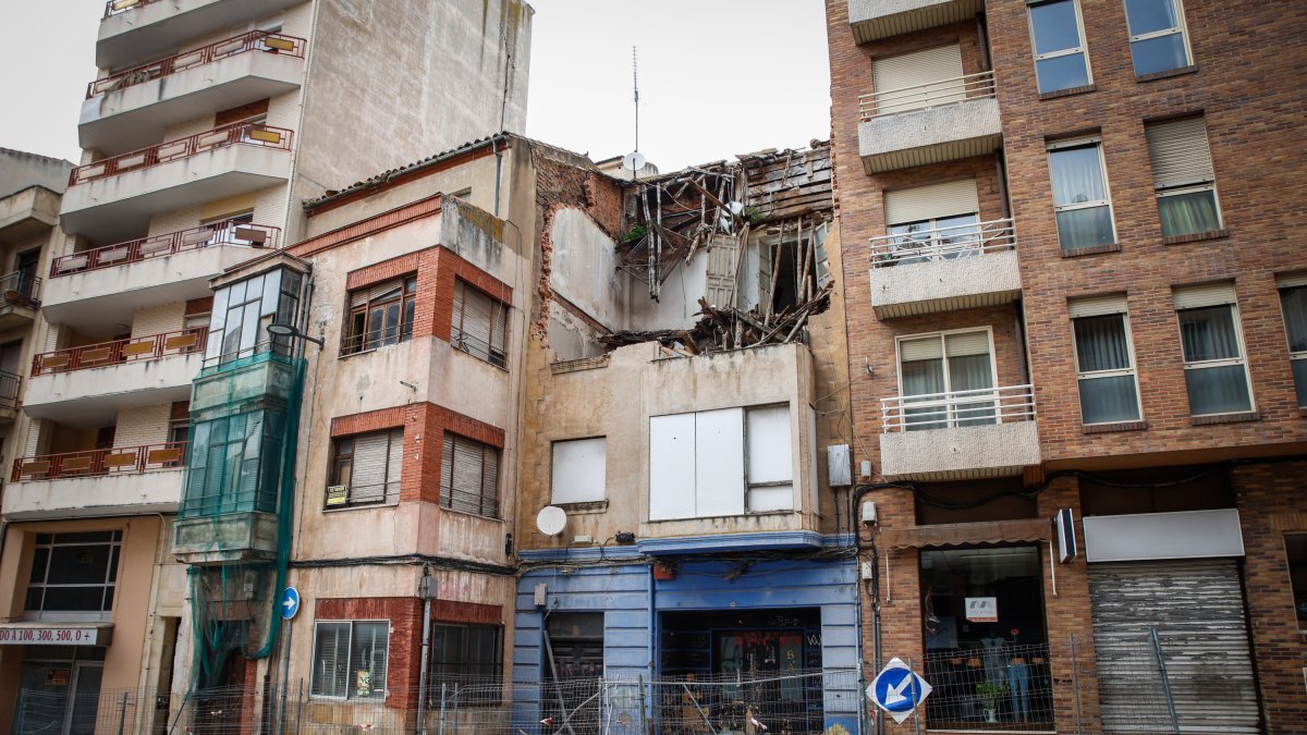 El edificio de la calle Tejera objeto de desmontaje.