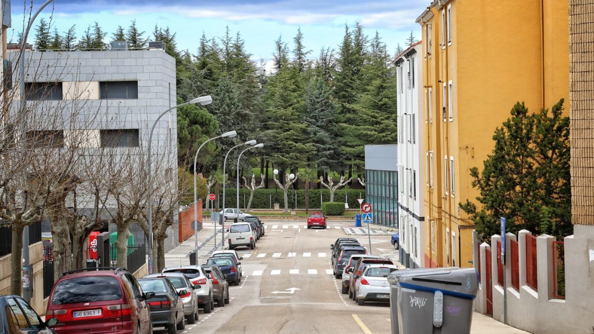 Calle Diego Laínez en Soria, que parte de Nicolás Rabal.