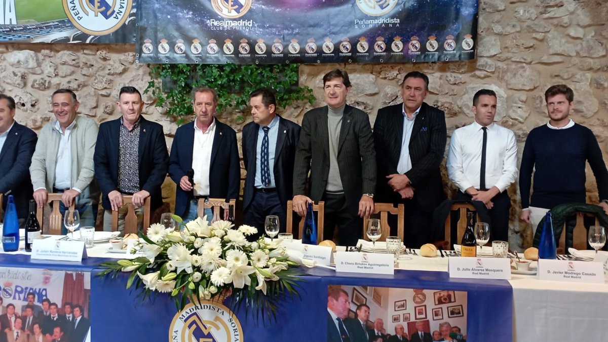 Dirigentes de la Peña Madridista Soriana en la celebración del aniversario de fundación.
