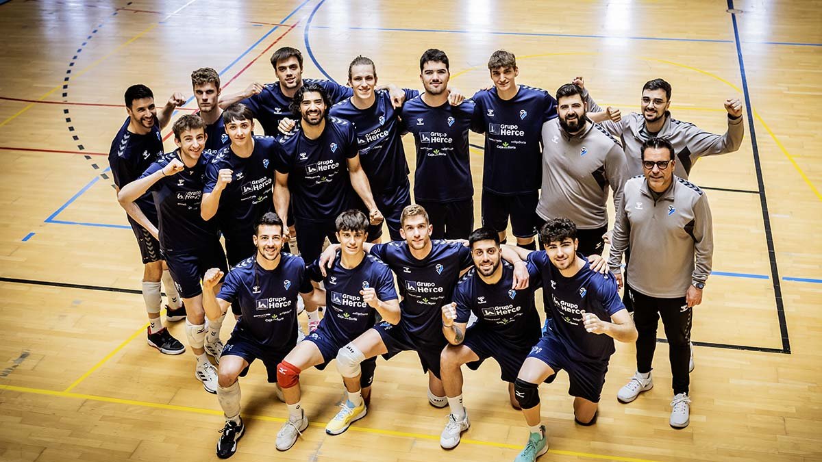 La plantilla del C.V. Grupo Herce inicia hoy su pelea por el título de Superliga ante Guaguas.